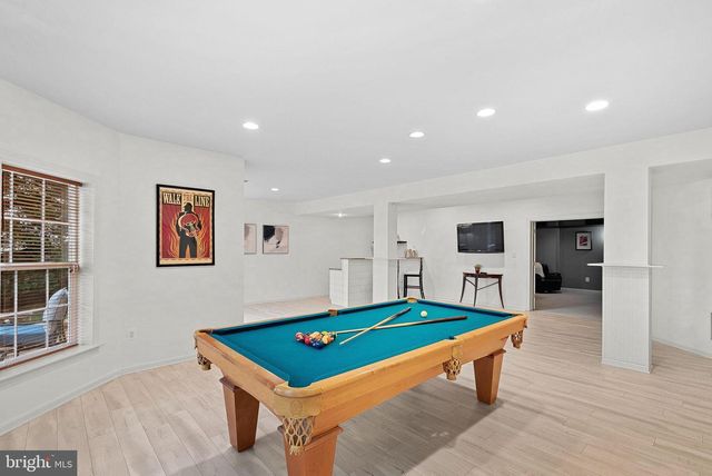 22558 FOREST RUN DR, Ashburn, VA 20148