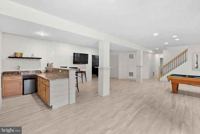 22558 FOREST RUN DR, Ashburn, VA 20148