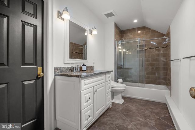 1101 DEERFIELD LN, Doylestown, PA 18901