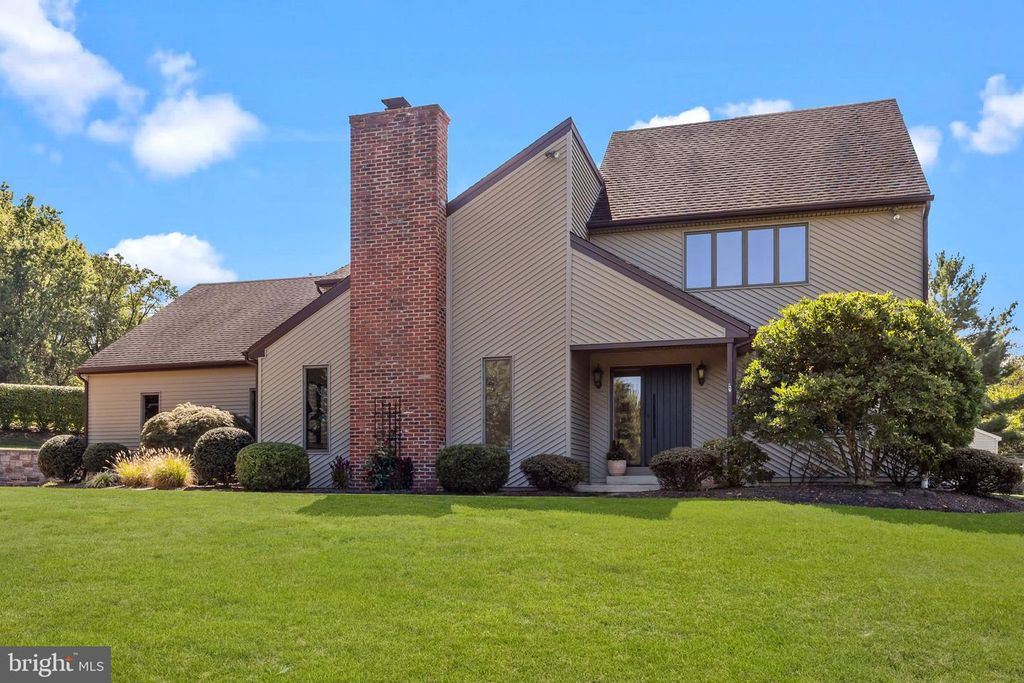 1101 DEERFIELD LN, Doylestown, PA 18901