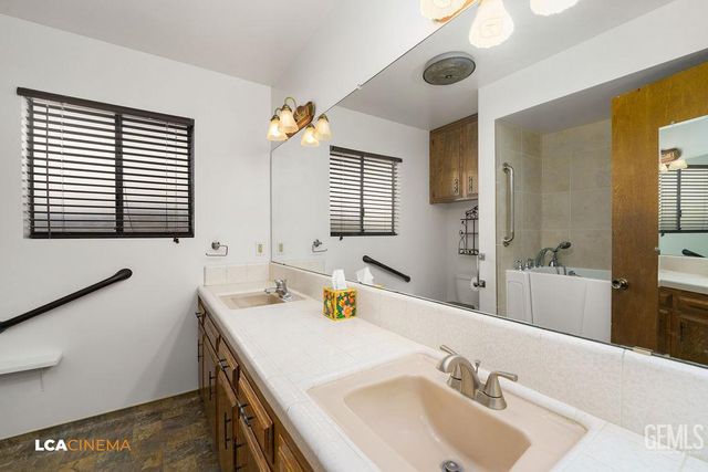 513 Bermuda Street, Bakersfield, CA 93309