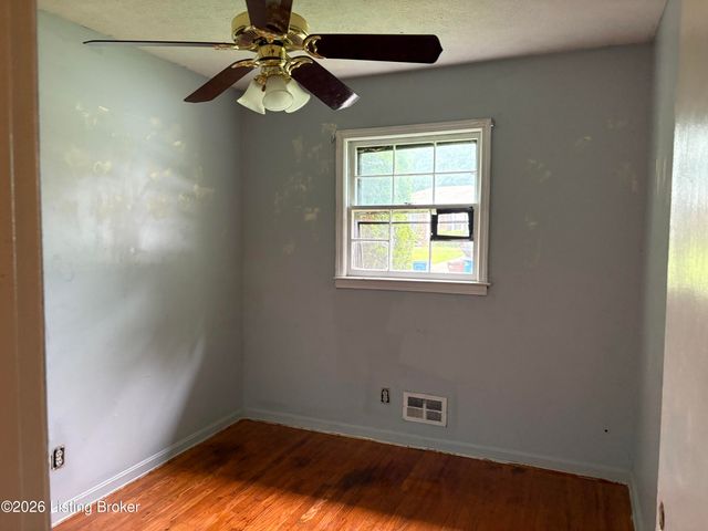 5616 Windy Willow Dr, Louisville, KY 40241