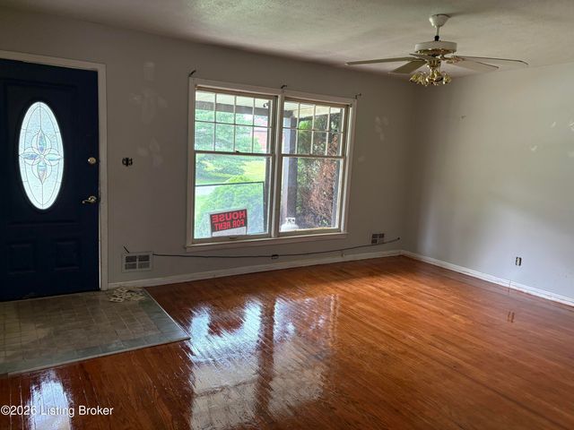 5616 Windy Willow Dr, Louisville, KY 40241