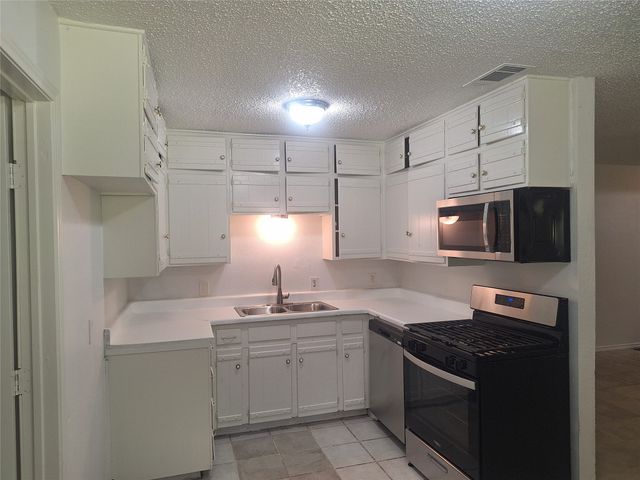 6005 Barry Drive, Watauga, TX 76148