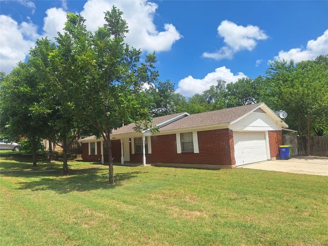 6005 Barry Drive, Watauga, TX 76148
