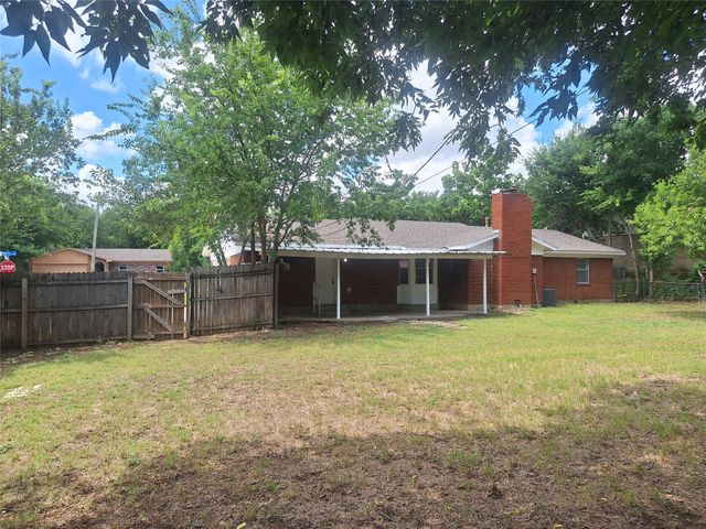 6005 Barry Drive, Watauga, TX 76148