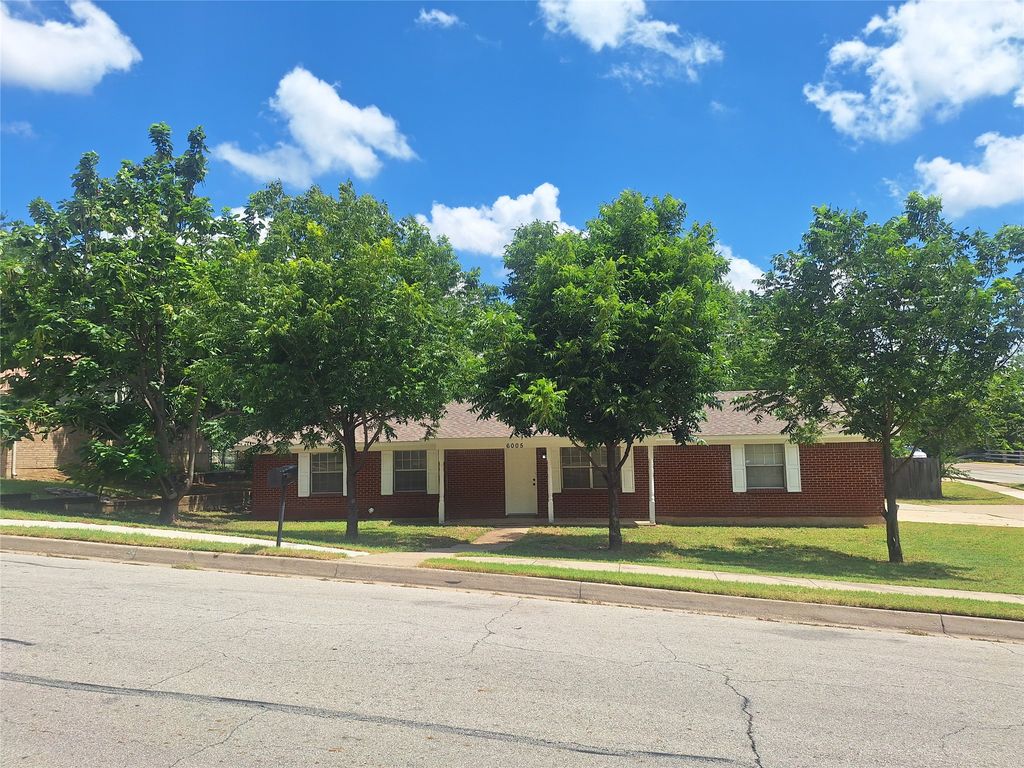 6005 Barry Drive, Watauga, TX 76148