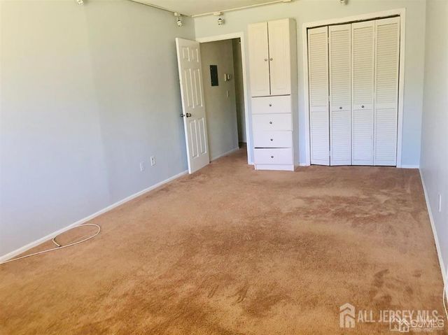300 COLLEGE Drive, Edison, NJ 08817