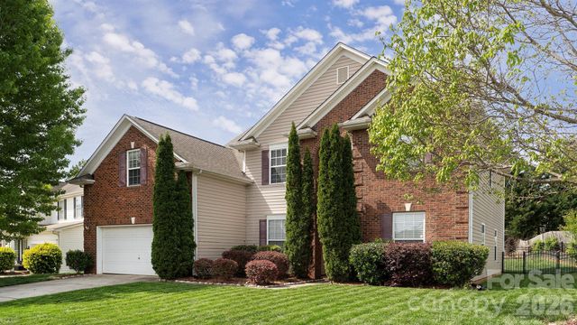 16731 Macanthra Drive, Charlotte, NC 28213