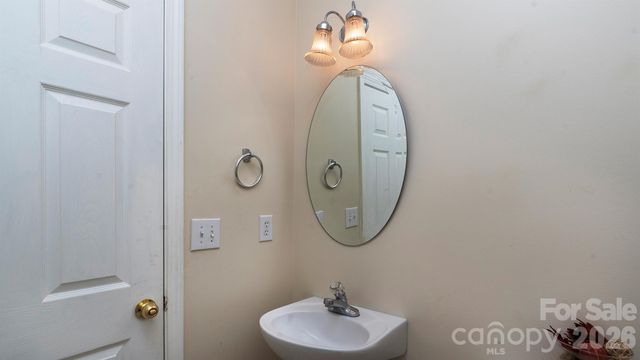 16731 Macanthra Drive, Charlotte, NC 28213