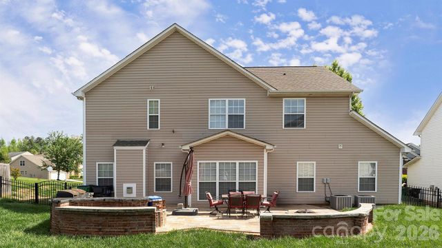 16731 Macanthra Drive, Charlotte, NC 28213