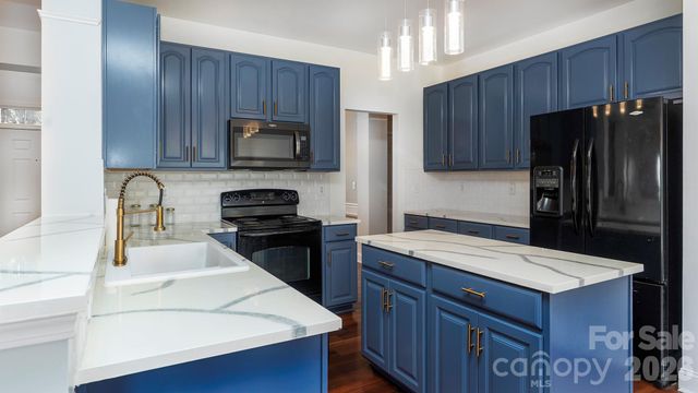 16731 Macanthra Drive, Charlotte, NC 28213