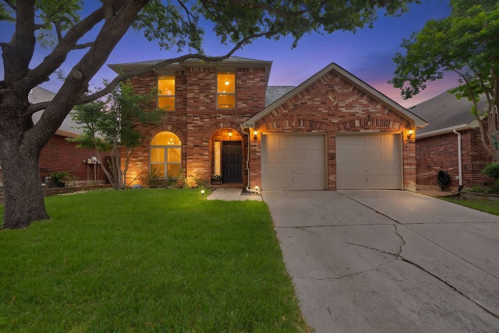 9128 Chardin Park Drive, Fort Worth, TX 76244