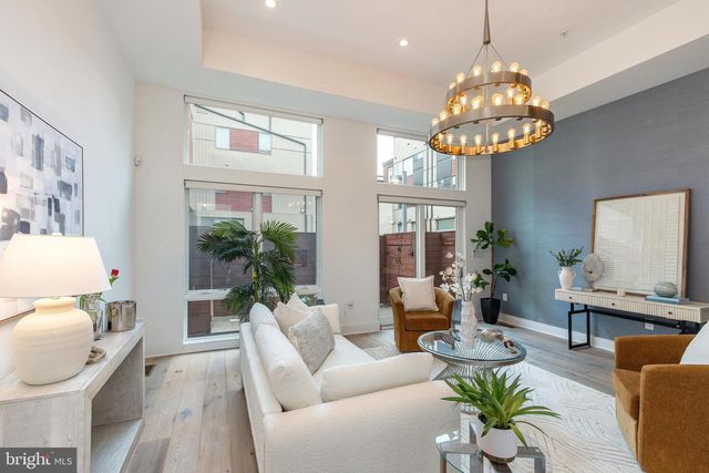 622 S 7TH ST, Philadelphia, PA 19147