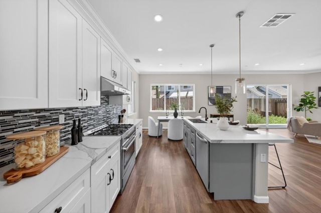 117 Bundeson Circle, Hollister, CA 95023