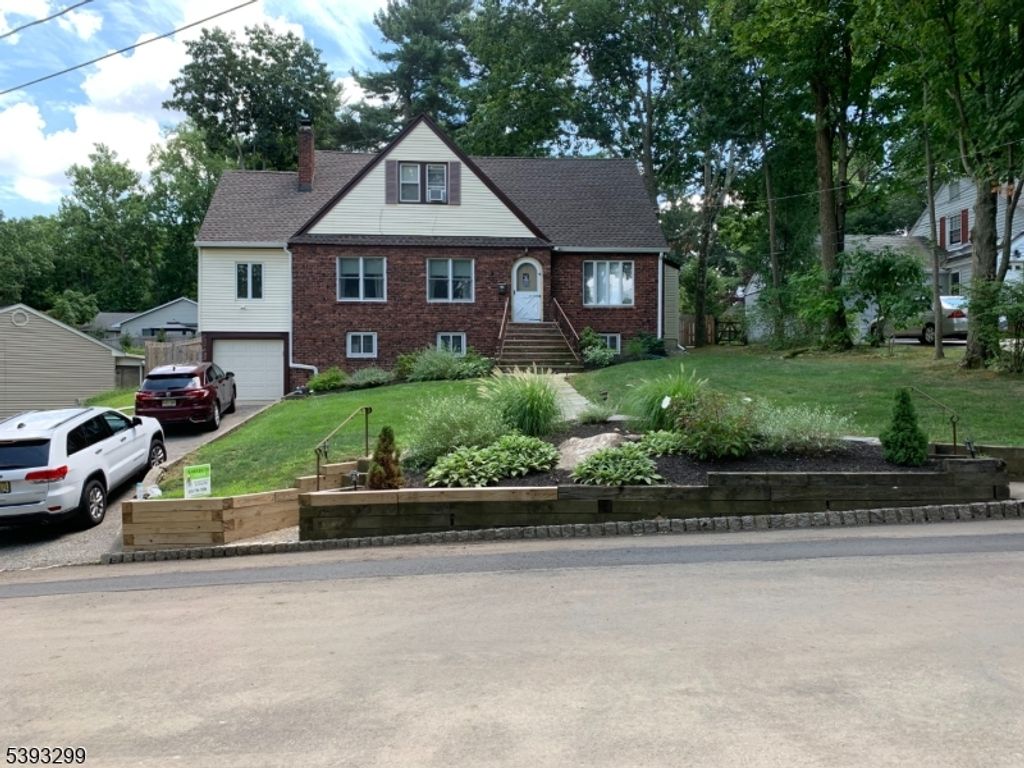 8 Birkendene Rd, Caldwell Boro Twp., NJ 07006