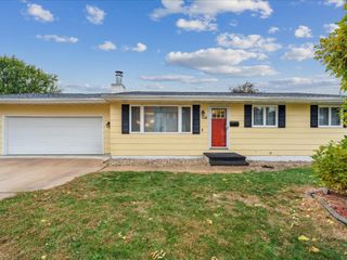 158 32nd St NW, Cedar Rapids, IA 52405
