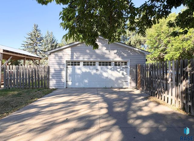 3131 N Jessica Ave Avenue, Sioux Falls, SD 57104