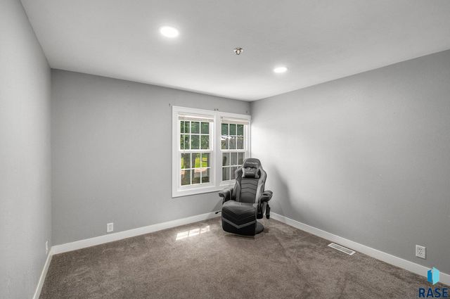 3131 N Jessica Ave Avenue, Sioux Falls, SD 57104