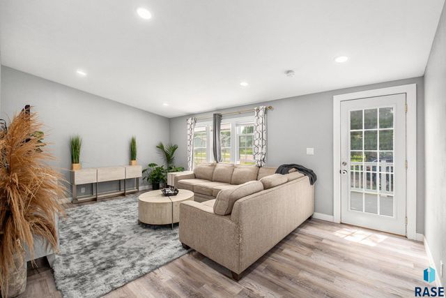 3131 N Jessica Ave Avenue, Sioux Falls, SD 57104