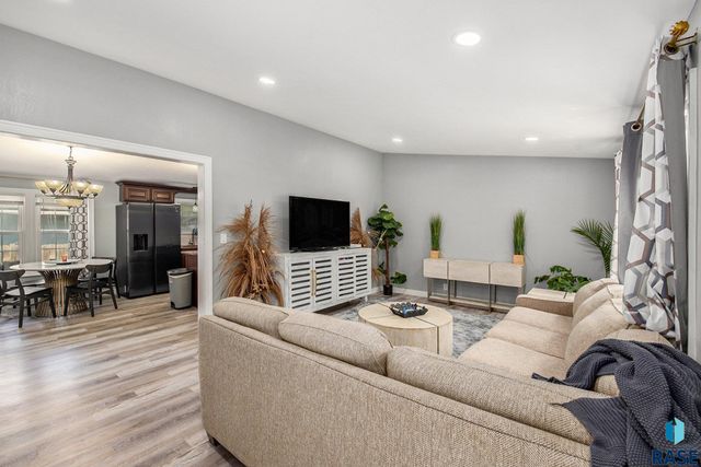3131 N Jessica Ave Avenue, Sioux Falls, SD 57104