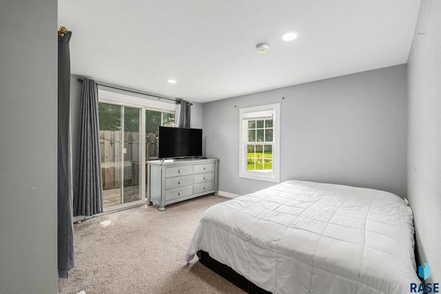 3131 N Jessica Ave Avenue, Sioux Falls, SD 57104