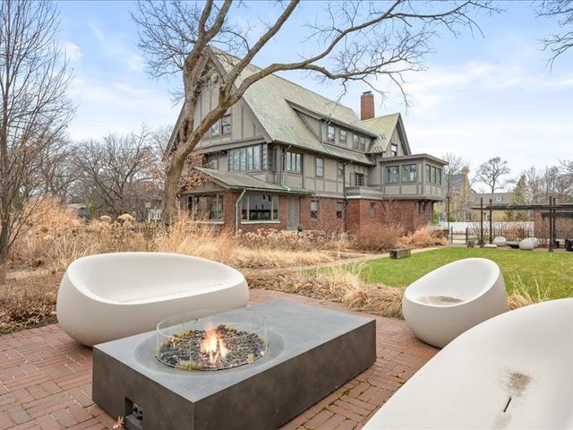 420 N Euclid Avenue, Oak Park, IL 60302