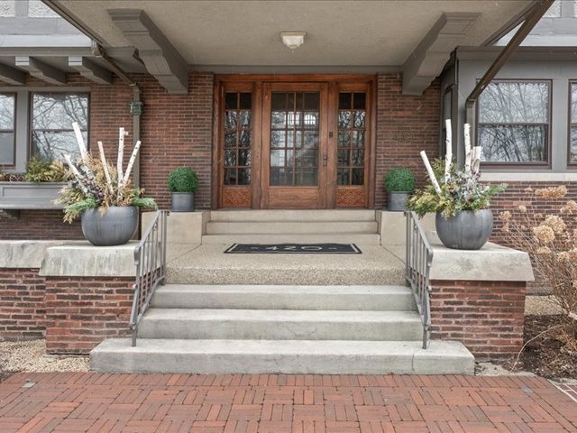 420 N Euclid Avenue, Oak Park, IL 60302