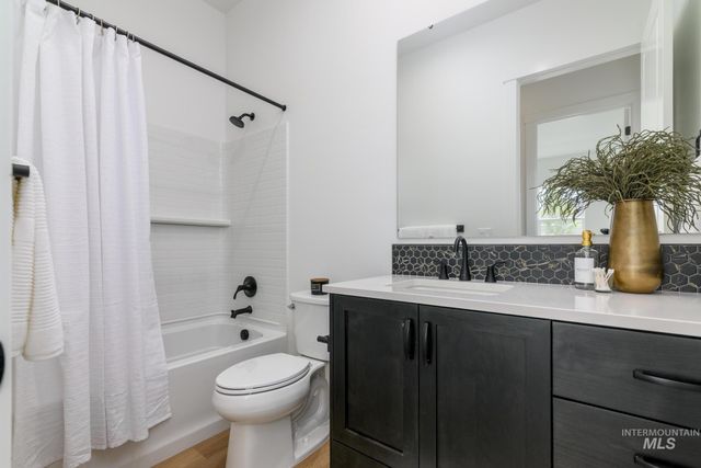 8572 W Chamblee St, Star, ID 83669