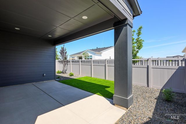 8572 W Chamblee St, Star, ID 83669