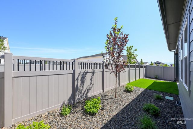 8572 W Chamblee St, Star, ID 83669