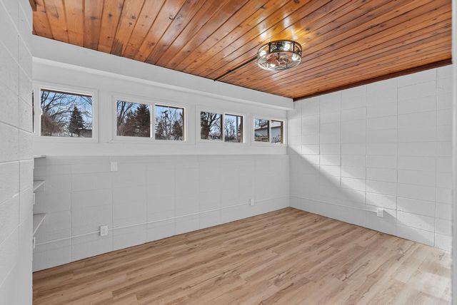 4015 W Kiley AVENUE, Milwaukee, WI 53209