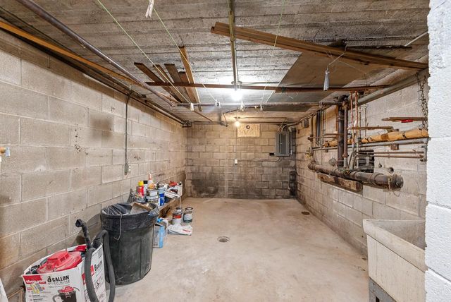 4015 W Kiley AVENUE, Milwaukee, WI 53209