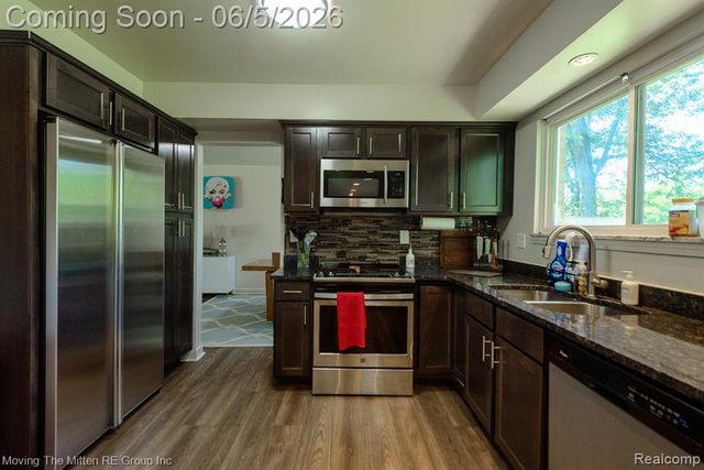 23735 W Newell Circle, Farmington Hills, MI 48336