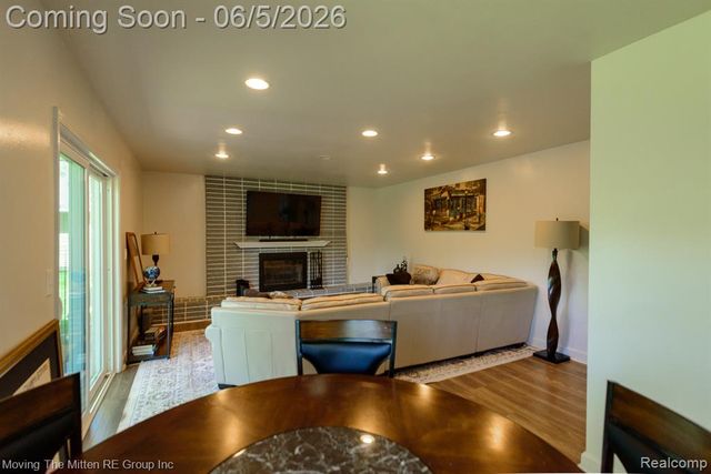 23735 W Newell Circle, Farmington Hills, MI 48336