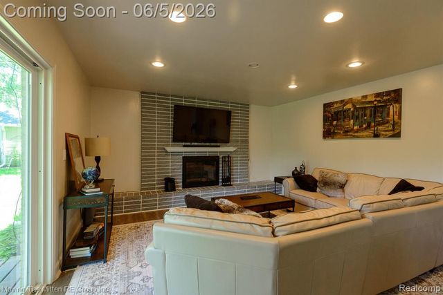23735 W Newell Circle, Farmington Hills, MI 48336