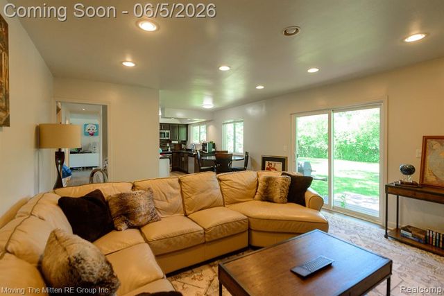 23735 W Newell Circle, Farmington Hills, MI 48336