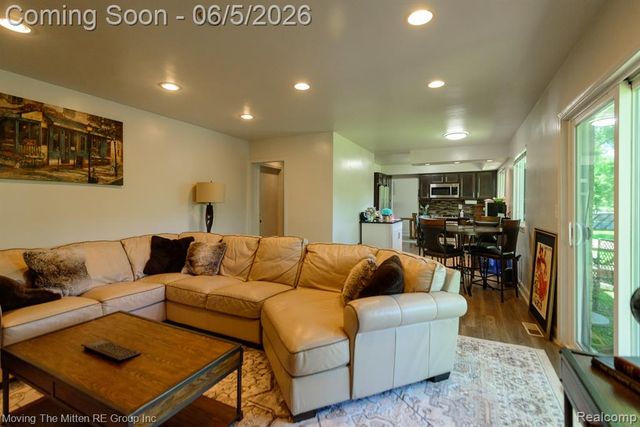 23735 W Newell Circle, Farmington Hills, MI 48336