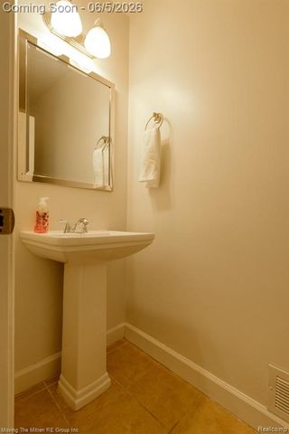 23735 W Newell Circle, Farmington Hills, MI 48336