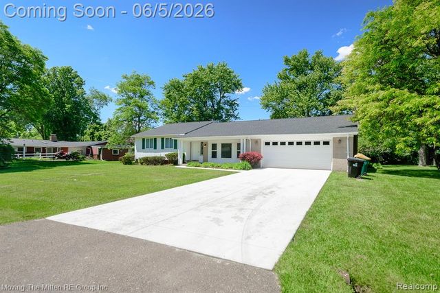 23735 W Newell Circle, Farmington Hills, MI 48336