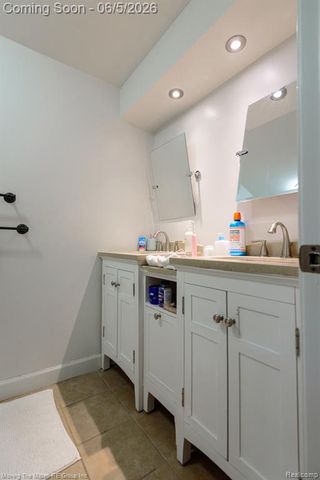 23735 W Newell Circle, Farmington Hills, MI 48336