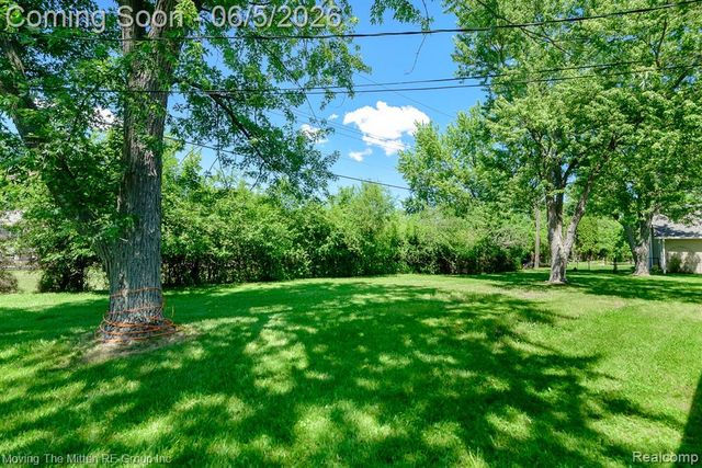 23735 W Newell Circle, Farmington Hills, MI 48336