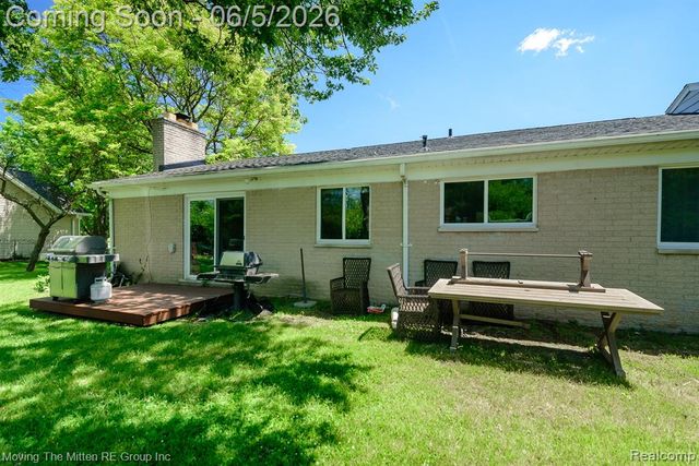 23735 W Newell Circle, Farmington Hills, MI 48336