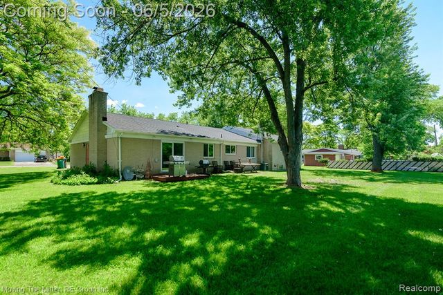 23735 W Newell Circle, Farmington Hills, MI 48336