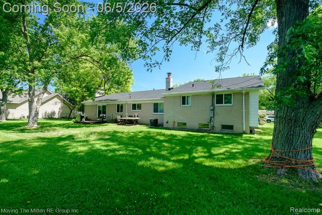 23735 W Newell Circle, Farmington Hills, MI 48336