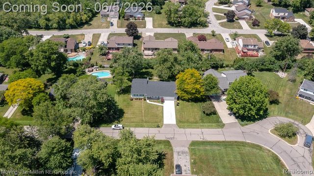23735 W Newell Circle, Farmington Hills, MI 48336