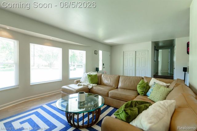 23735 W Newell Circle, Farmington Hills, MI 48336