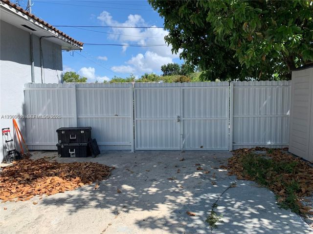 1380 SW 11th St 1, Miami, FL 33135