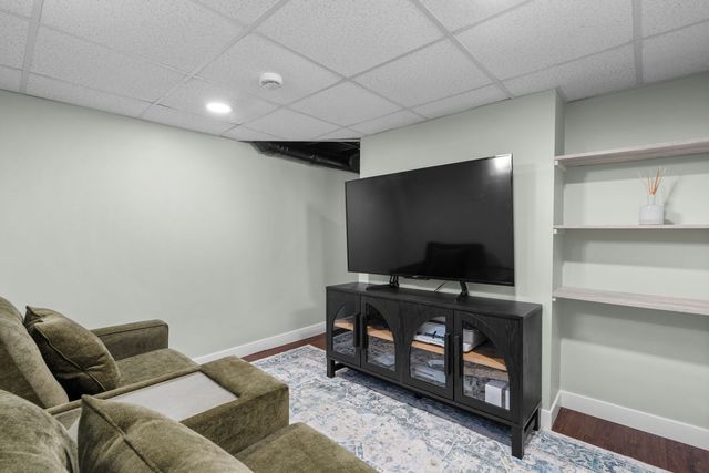 1025 Queen Anne Street, Woodstock, IL 60098