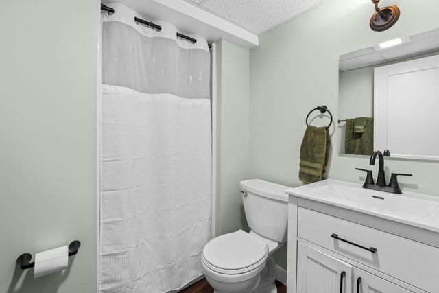 1025 Queen Anne Street, Woodstock, IL 60098